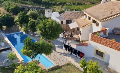 Surf Villa with huge garden, pool and hot tub